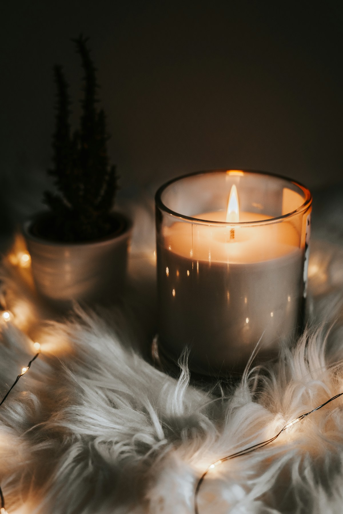 Velas em um ambiente acolhedor